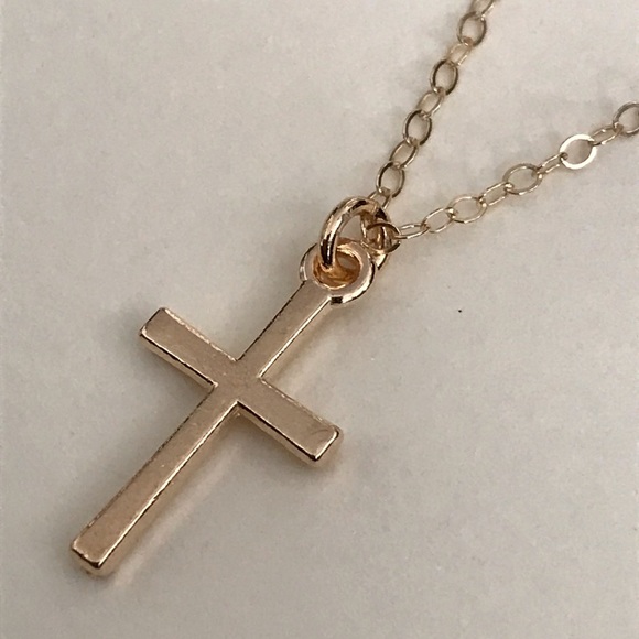 Dainty cross necklace - Picture 2 of 6